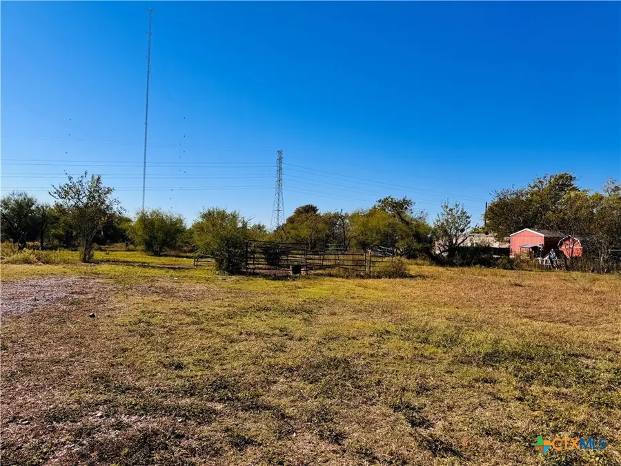 4309 Hanselman Road, Victoria, TX 77901 - Image #2