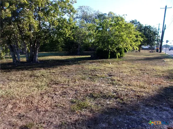 2002 N Louis Street, Victoria, TX 77901