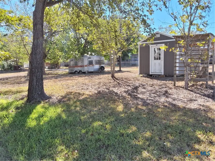 609 E Sarah Street, Cuero, TX 77954 - Image #3
