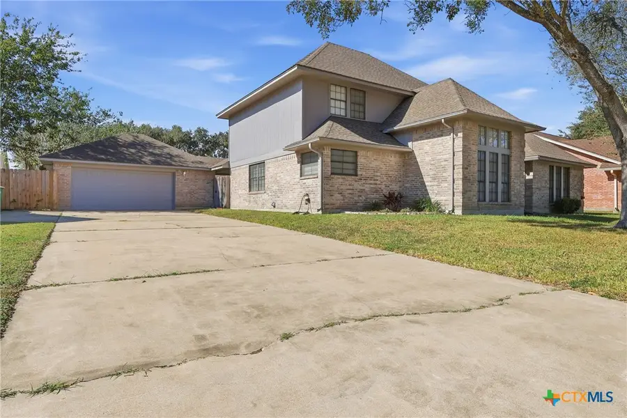 305 Windrock Drive, Victoria, TX 77904 - Image #3