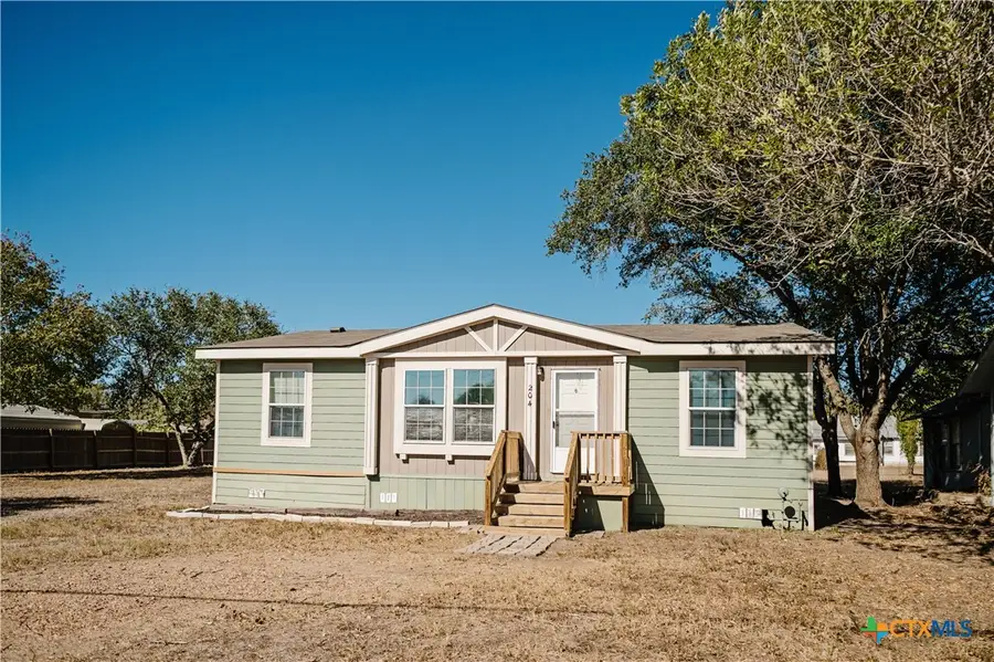 204 W Texas Street, Cuero, TX 77954 - Image #2
