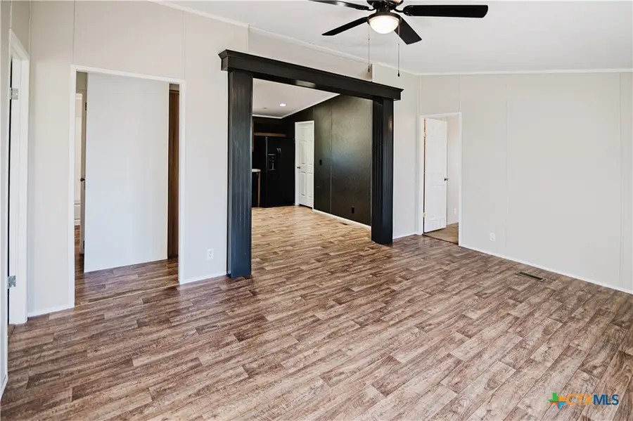 204 W Texas Street, Cuero, TX 77954 - Image #3