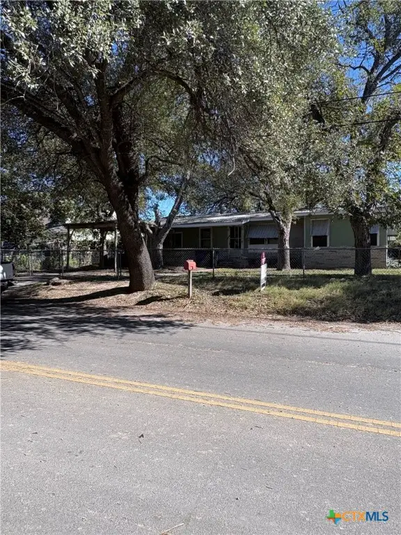 878 E Torrey Street, New Braunfels, TX 78130 - Image #2