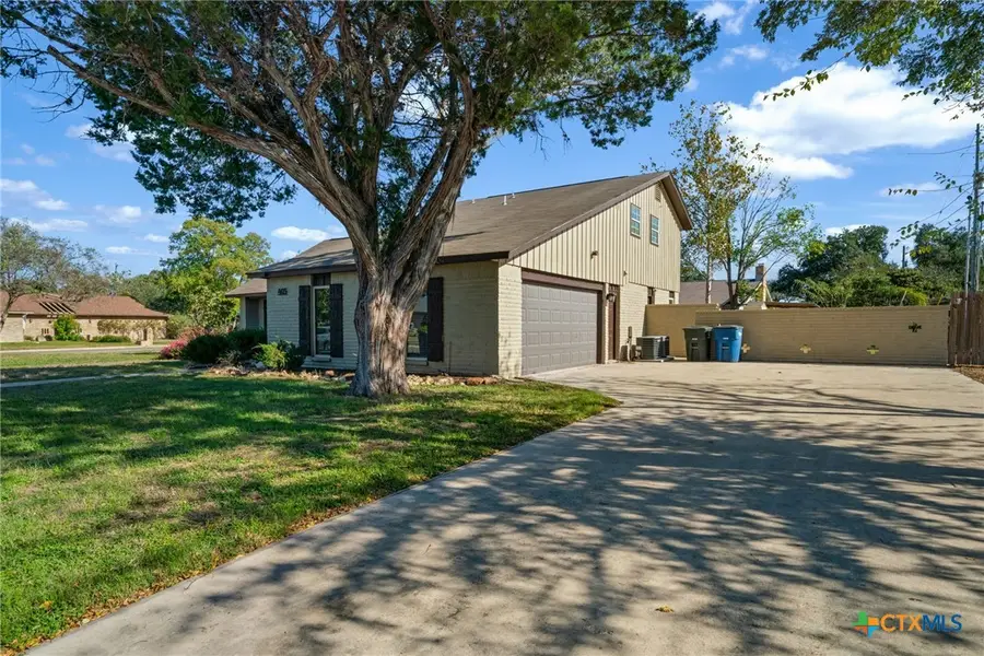 405 W Tanglewood Drive, New Braunfels, TX 78130 - Image #2