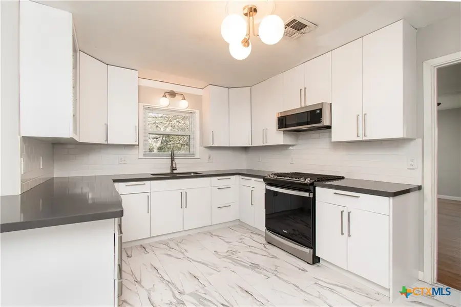 812 N Penelope Street, Belton, TX 76513 - Image #3