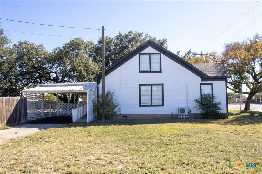 206 N 4th St Street, Lometa, TX 76853 - Image #2