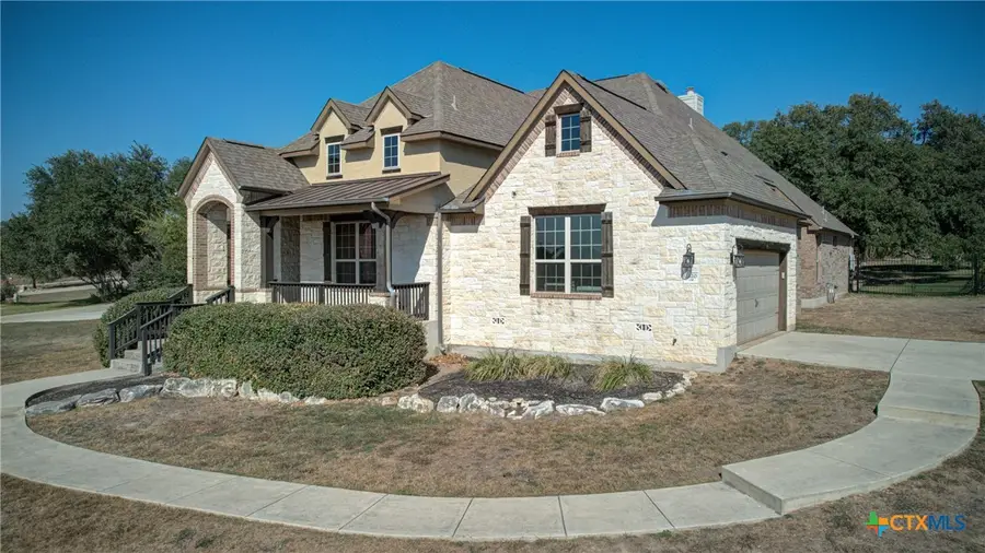 1120 Glen Wood Drive, New Braunfels, TX 78132 - Image #3