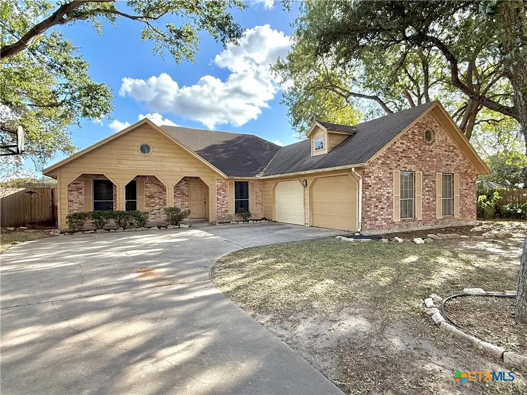 107 Bramble Bush Lane, Victoria, TX 77904 - Image #1