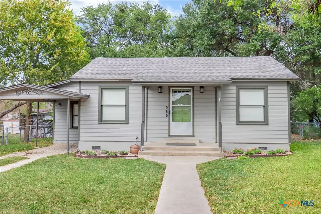 960 E Mountain Street, Seguin, TX 78155 - Image #1