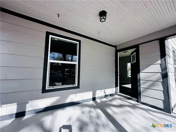 406 Hubbard Street, Yoakum, TX 77995