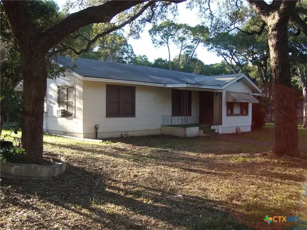 221 Woodland Avenue, New Braunfels, TX 78130