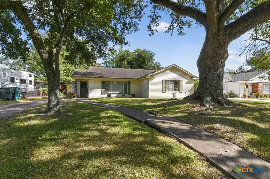 2850 Lakeview Circle, Beaumont, TX 77703 - Image #3