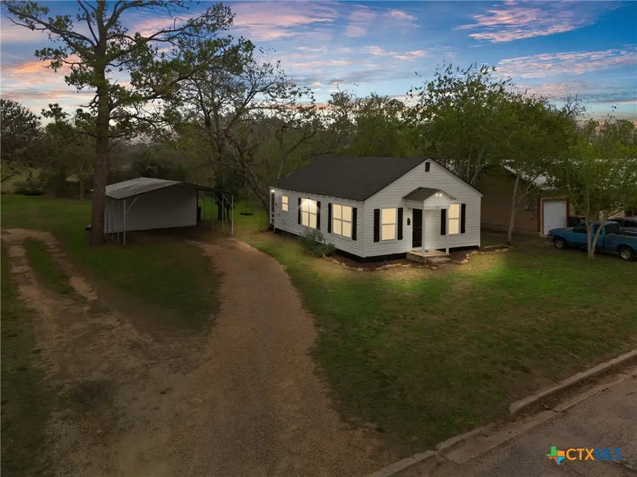 107 Mulberry Street, Hallettsville, TX 77964 - Image #2