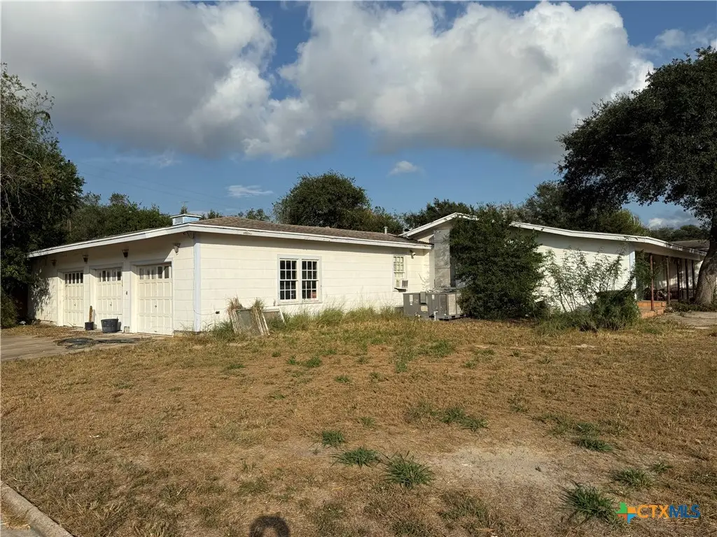 615 Locke Street, Woodsboro, TX 78393 - Image #1