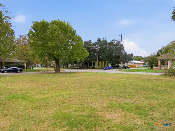 100 E 7th Street, Cameron, TX 76520