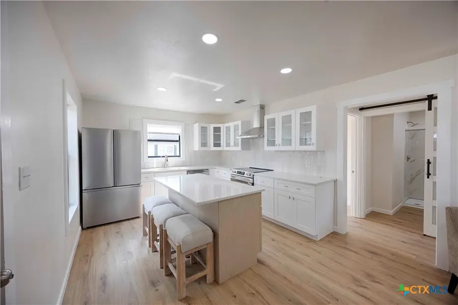 314 S Ridge Street, Hallettsville, TX 77964 - Image #2