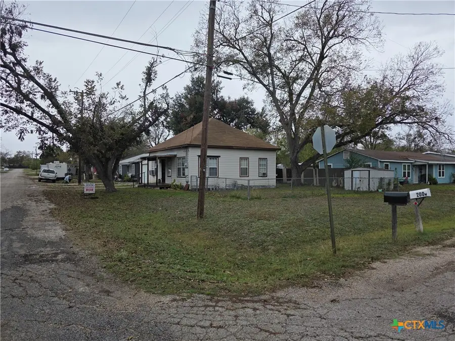 200 W Moerbe Street, Thorndale, TX 76577 - Image #2