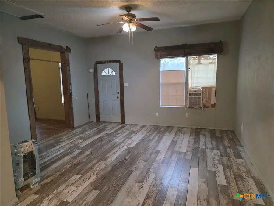 200 W Moerbe Street, Thorndale, TX 76577 - Image #3