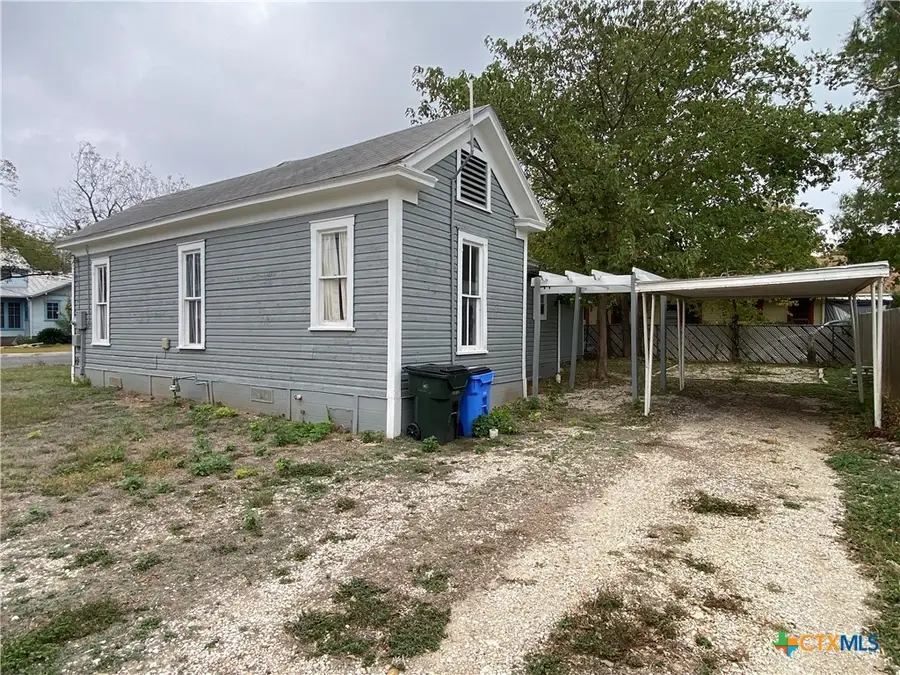 403 E Elm Street, Seguin, TX 78155 - Image #3