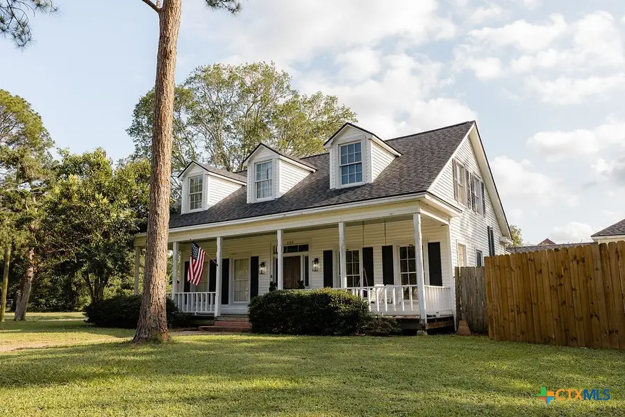 509 Hanover Street, Edna, TX 77957 - Image #2