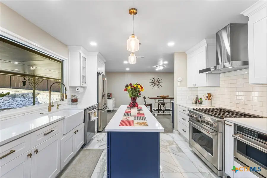 7339 Shady Hollow Lane, San Antonio, TX 78255 - Image #2