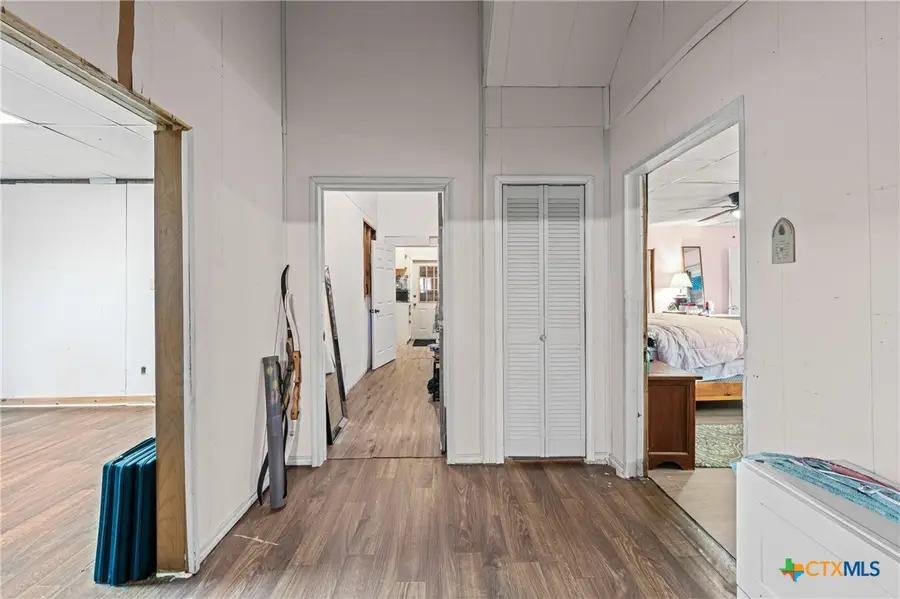 217 N 5th Street, Lott, TX 76656 - Image #3