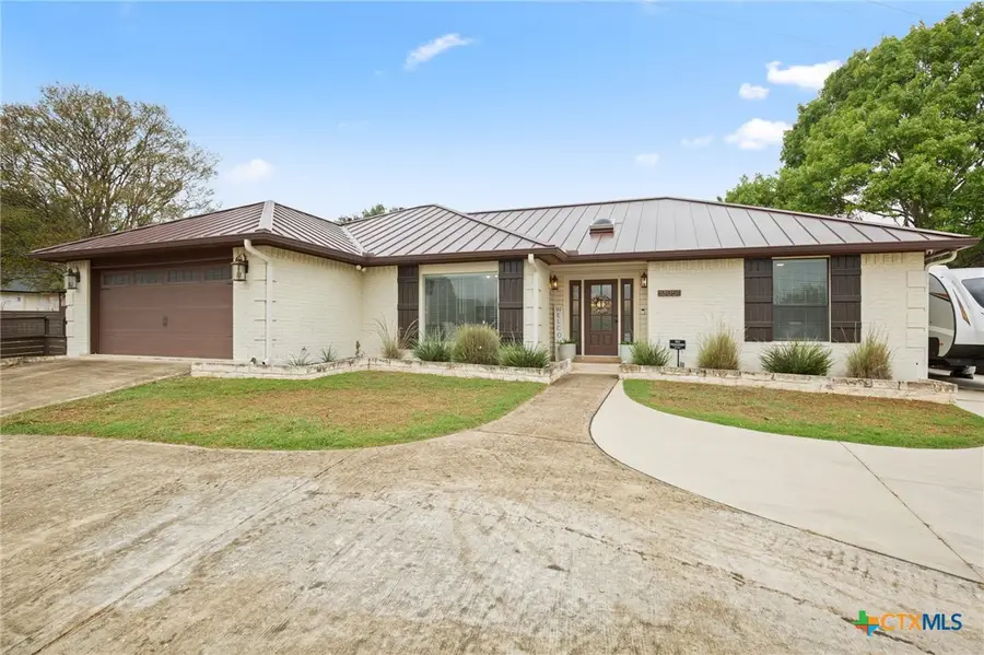 305 E Tanglewood Drive, New Braunfels, TX 78130 - Image #2