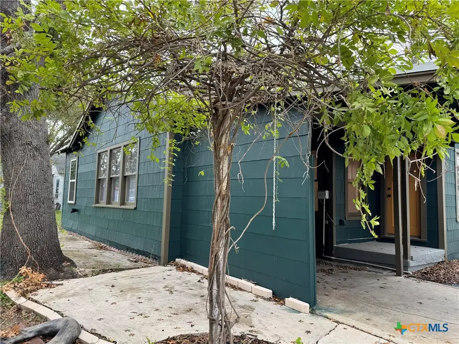 530 E Weinert Street, Seguin, TX 78155 - Image #3