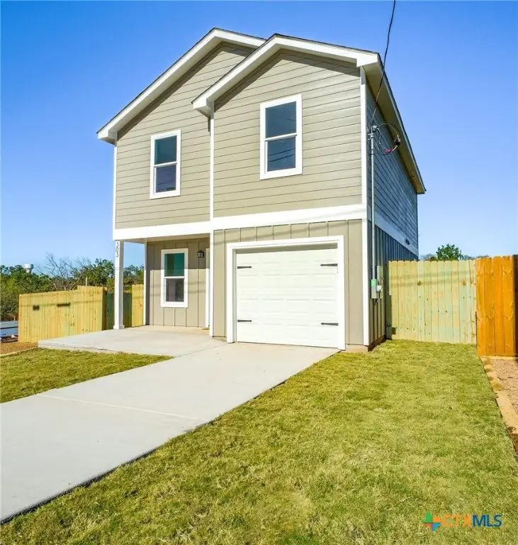 303 Cedarhill Drive, Marble Falls, TX 78654 - Image #2