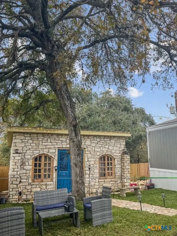 453 E Zipp Road, New Braunfels, TX 78130