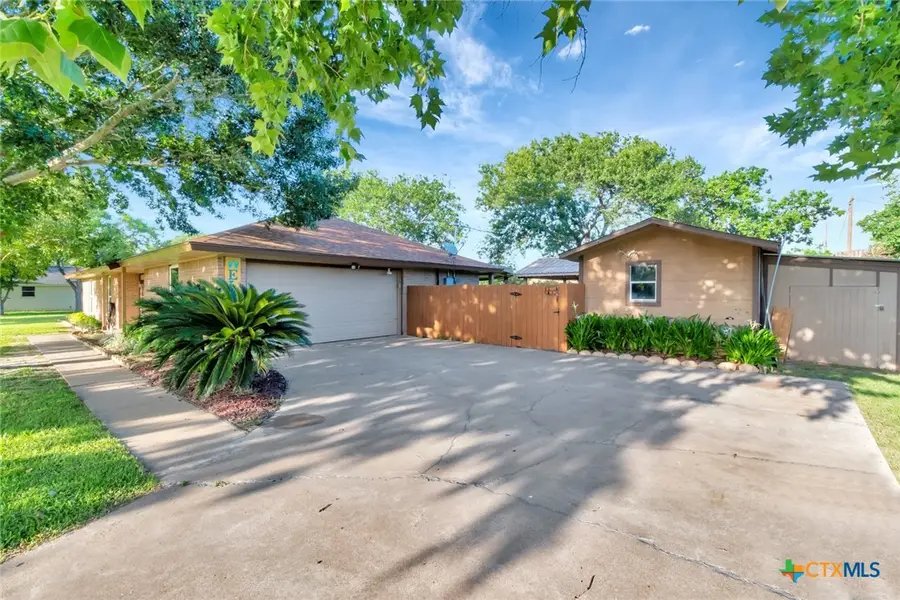 919 Eden Roc Street, Victoria, TX 77904 - Image #3
