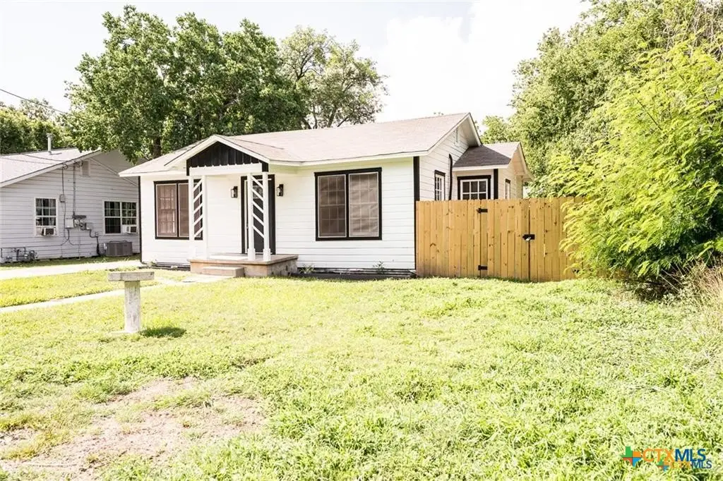 1004 E Buena Vista Avenue, Victoria, TX 77901 - Image #1