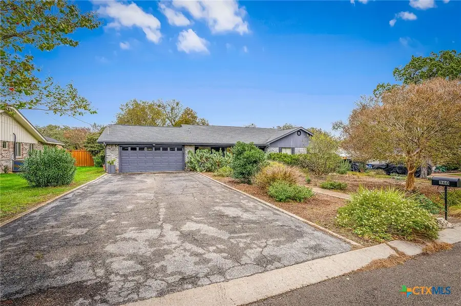 960 Twin Oaks Drive, New Braunfels, TX 78130 - Image #3