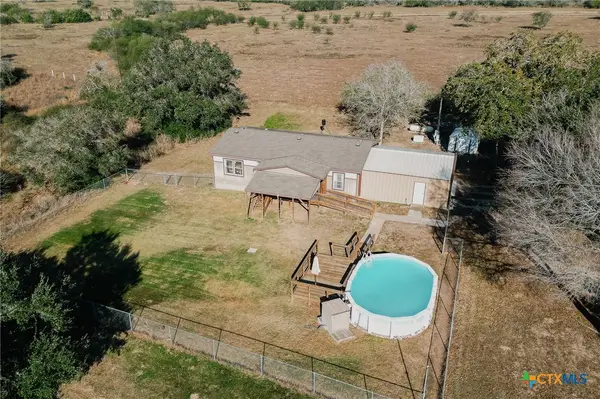 602 Thomaston River Road, Cuero, TX 77954