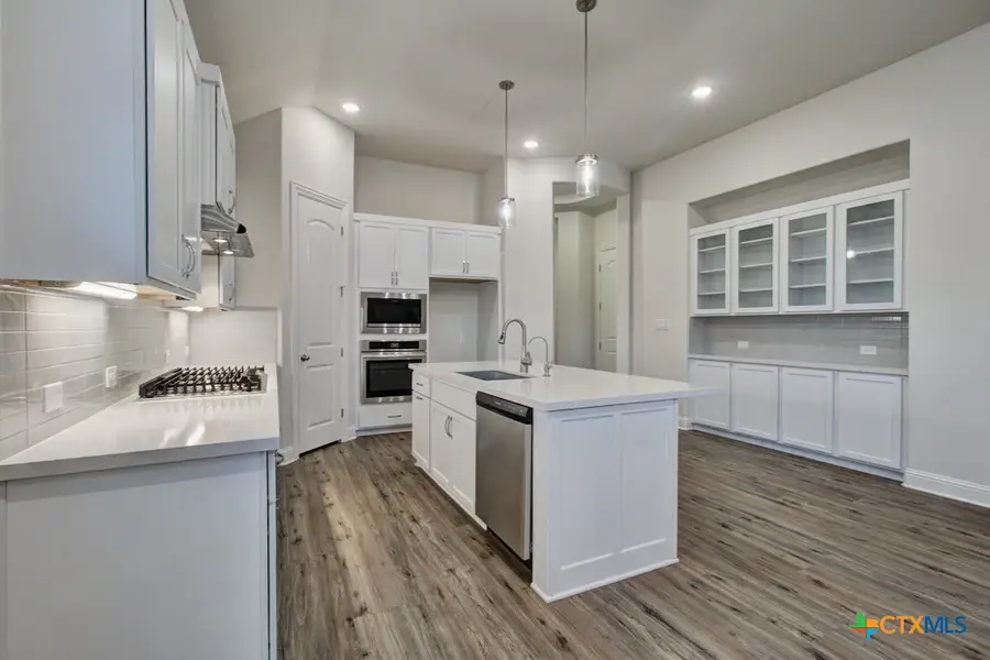 2031 Stephanie Avenue, New Braunfels, TX 78132 - Image #2