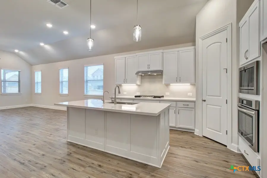 2031 Stephanie Avenue, New Braunfels, TX 78132 - Image #3