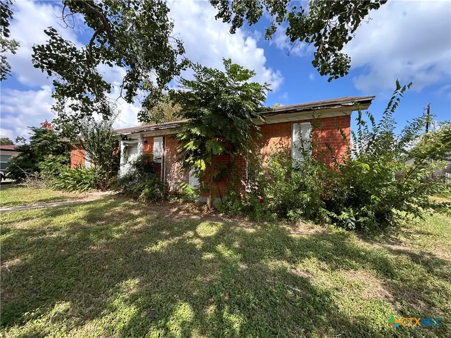 210 Travis Street, Port Lavaca, TX 77979 - Image #2