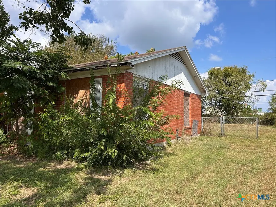 210 Travis Street, Port Lavaca, TX 77979 - Image #3