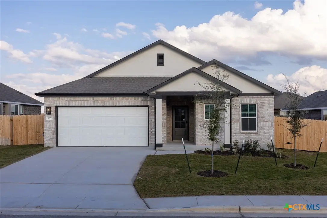 3725 Pin Oak Hills, Seguin, TX 78155 - Image #1