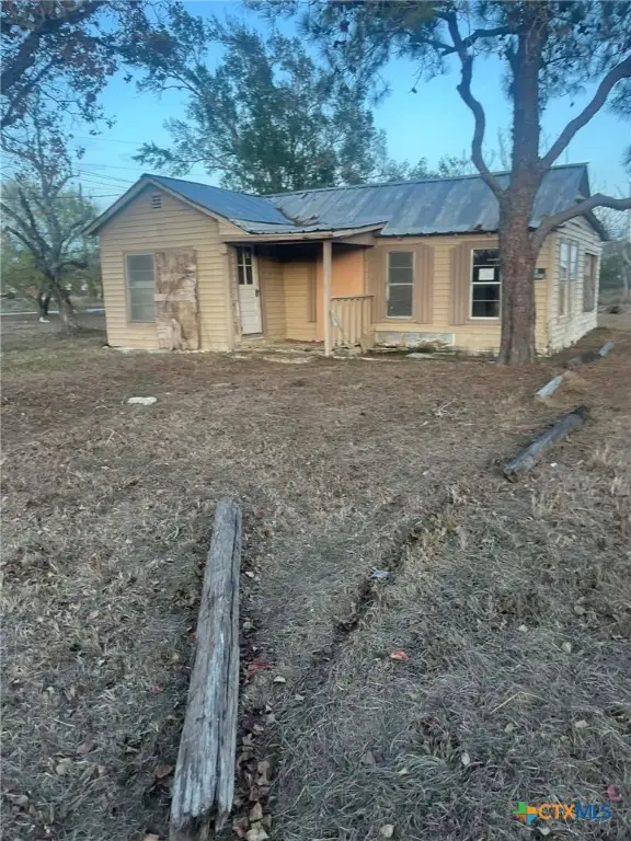 409 Dahlman Street, Cuero, TX 77954 - Image #1
