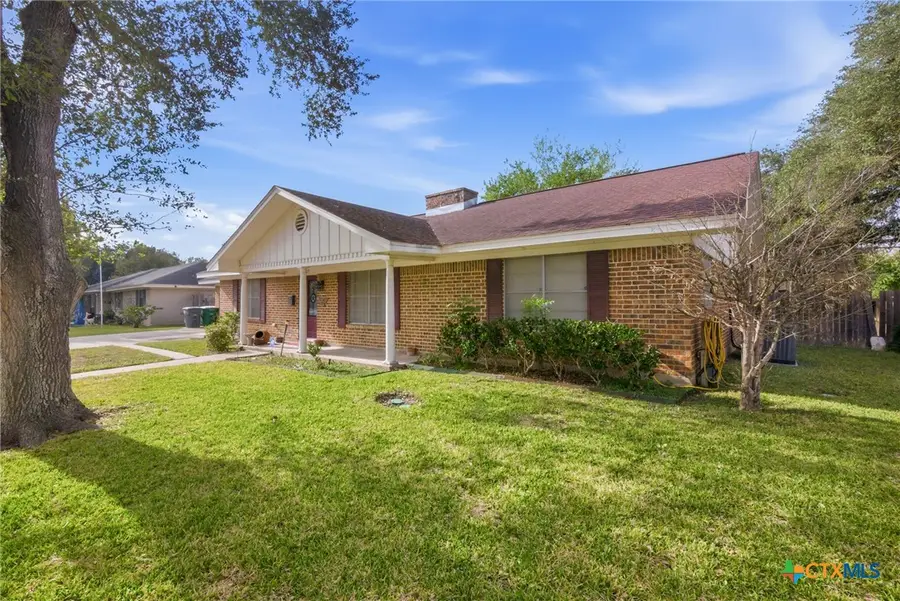 403 Salisbury Lane, Victoria, TX 77904 - Image #3