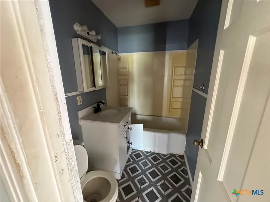 118 Massanet Street, Port Lavaca, TX 77979 - #3