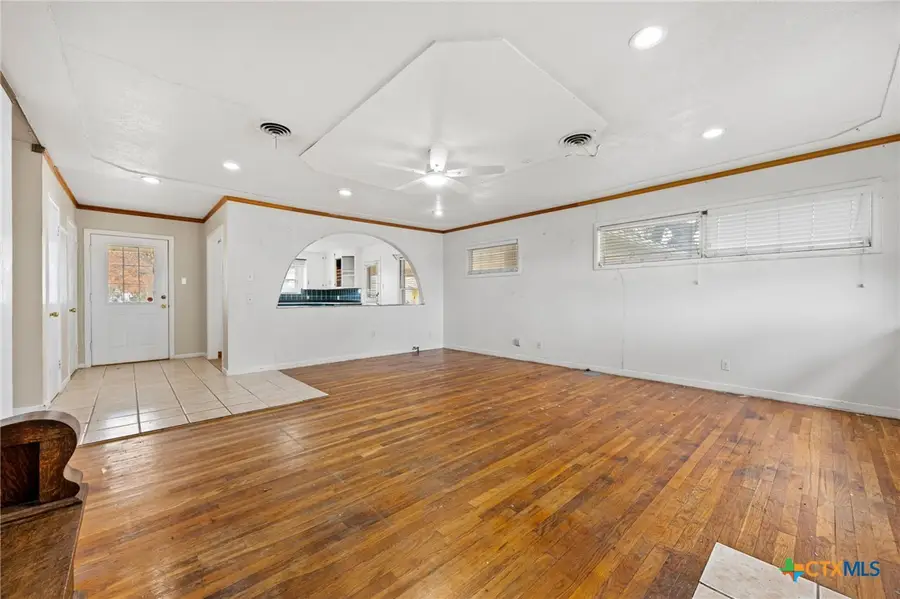 1002 W Woodlawn Street, San Saba, TX 76877 - #3