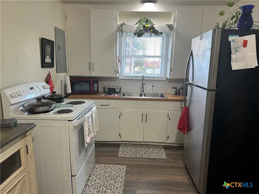 3081 S Stockdale Hwy. Street, Seguin, TX 78155 - Image #2