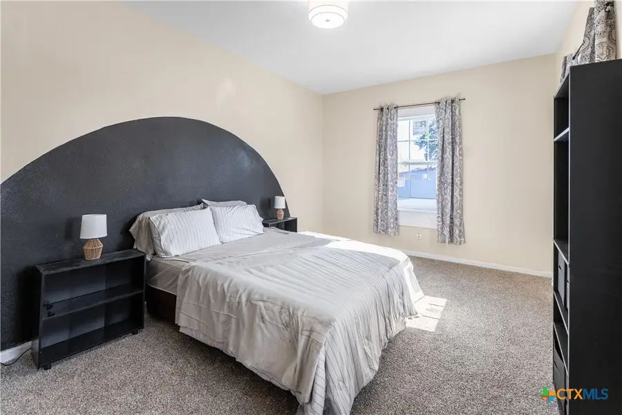 1002 E Commercial Street, Victoria, TX 77901 - Image #3