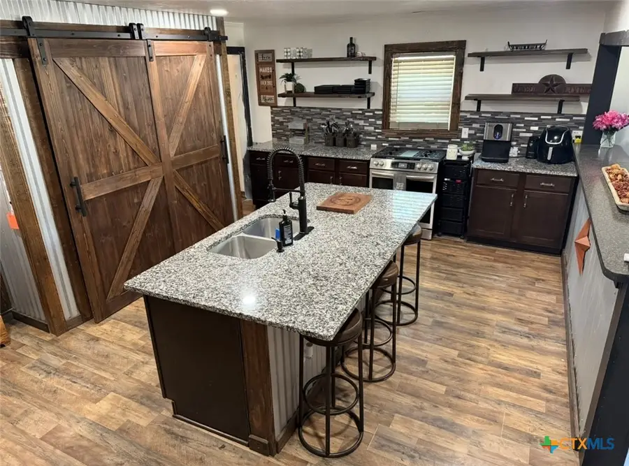 202 Clark Street, Yoakum, TX 77995 - Image #2