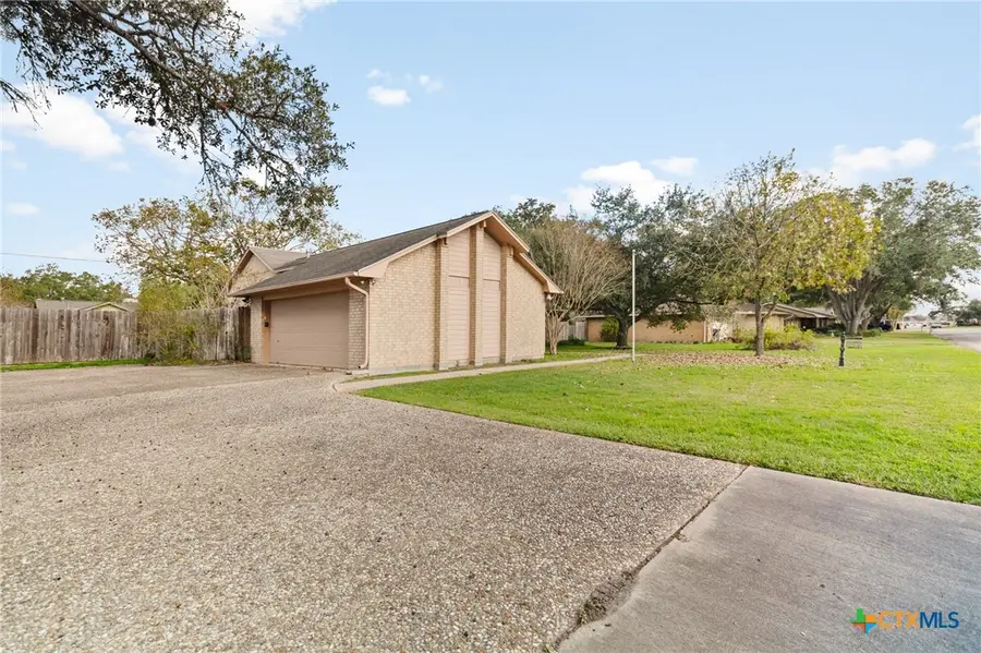 603 Suzanne Street, Edna, TX 77957 - Image #3