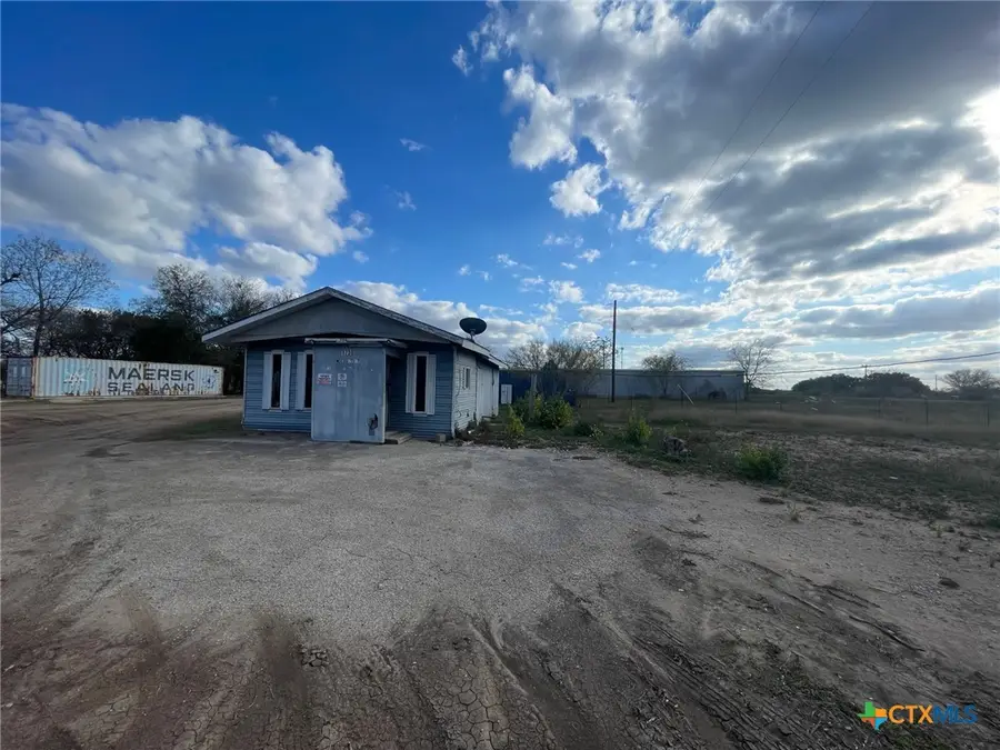 1739 W Court Street, Seguin, TX 78155 - Image #3