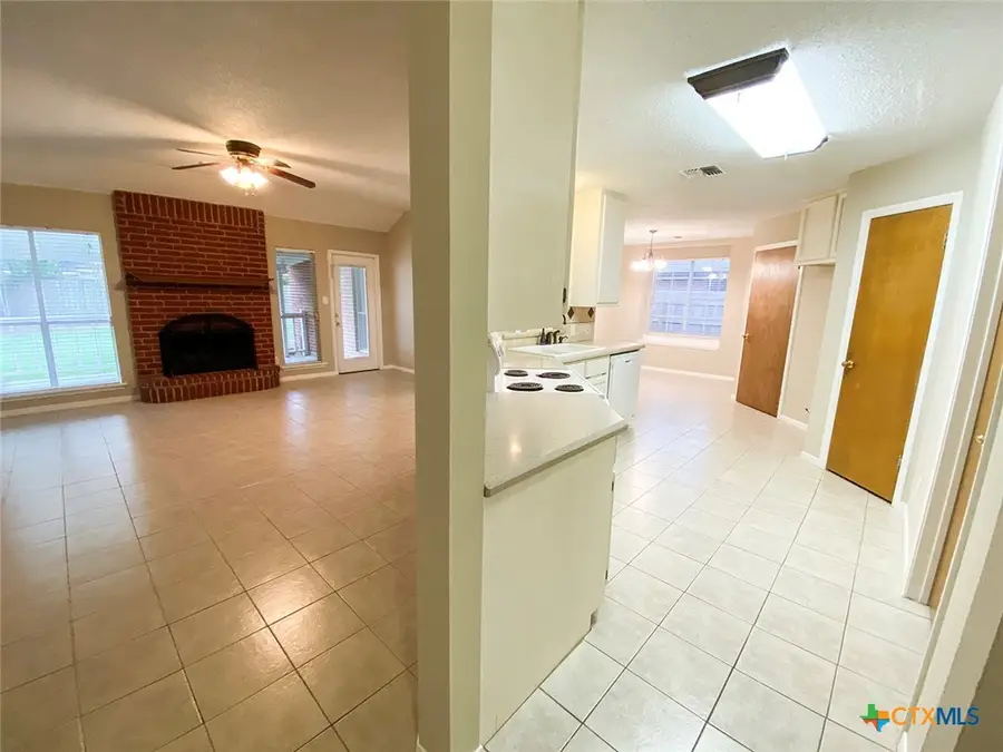 209 Ashland Creek, Victoria, TX 77901 - Image #3