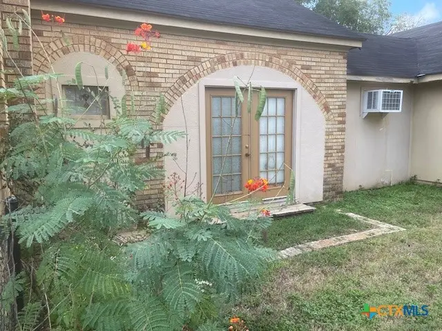 613 E Broadway Street #5, Cuero, TX 77954 - #3